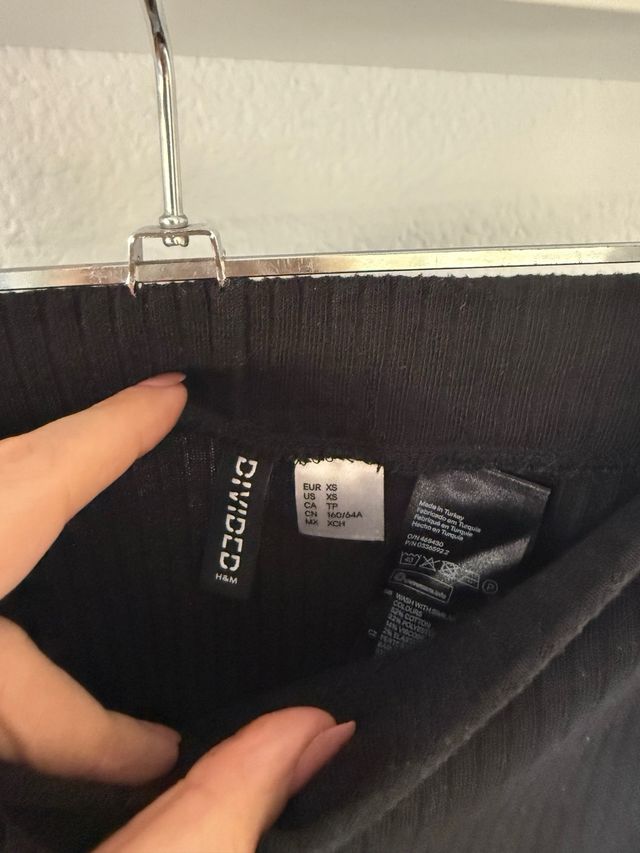 Falda tubo de punto negra