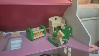 Casita de muñecas de madera