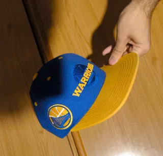 Camiseta y gorra Golden State Warriors