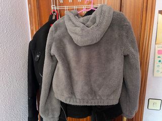 Chaqueta de pelo gris muy calentita