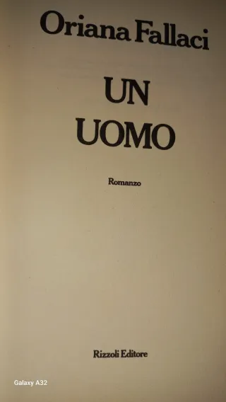 UN UOMO