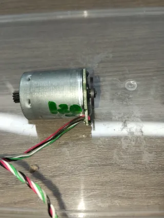 Roomba Repuestos Motor  ruedas modelo:RP360-ST1560