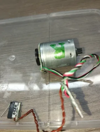 Roomba Repuestos Motor  ruedas modelo:RP360-ST1560