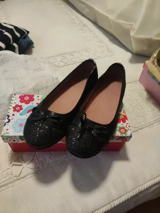 Zapatos negros brillantes talla 37