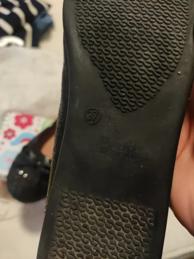 Zapatos negros brillantes talla 37