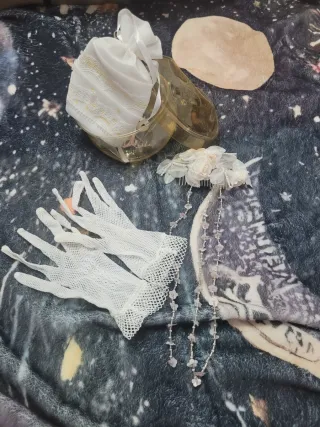 Guantes y horquilla comunión