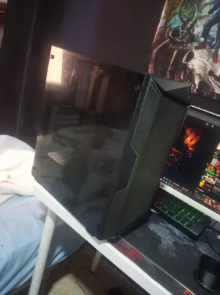 Torre Gaming Negra y Multicolor