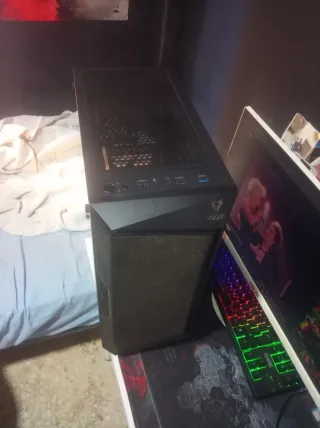 Torre Gaming Negra y Multicolor