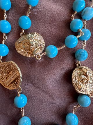 Collar Turquesa con Colgante León Dorado