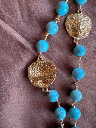 Collar Turquesa con Colgante León Dorado