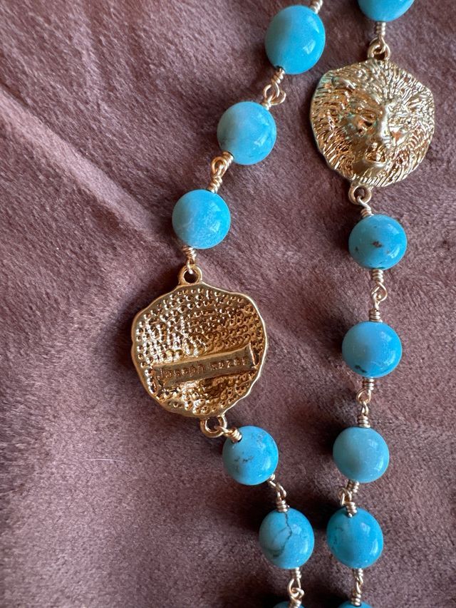 Collar Turquesa con Colgante León Dorado