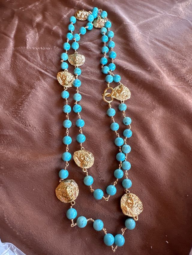 Collar Turquesa con Colgante León Dorado