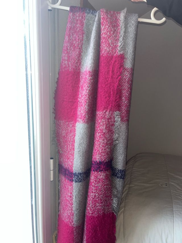 Bufanda/ Manta de cuadros de color Rosa y Gris.