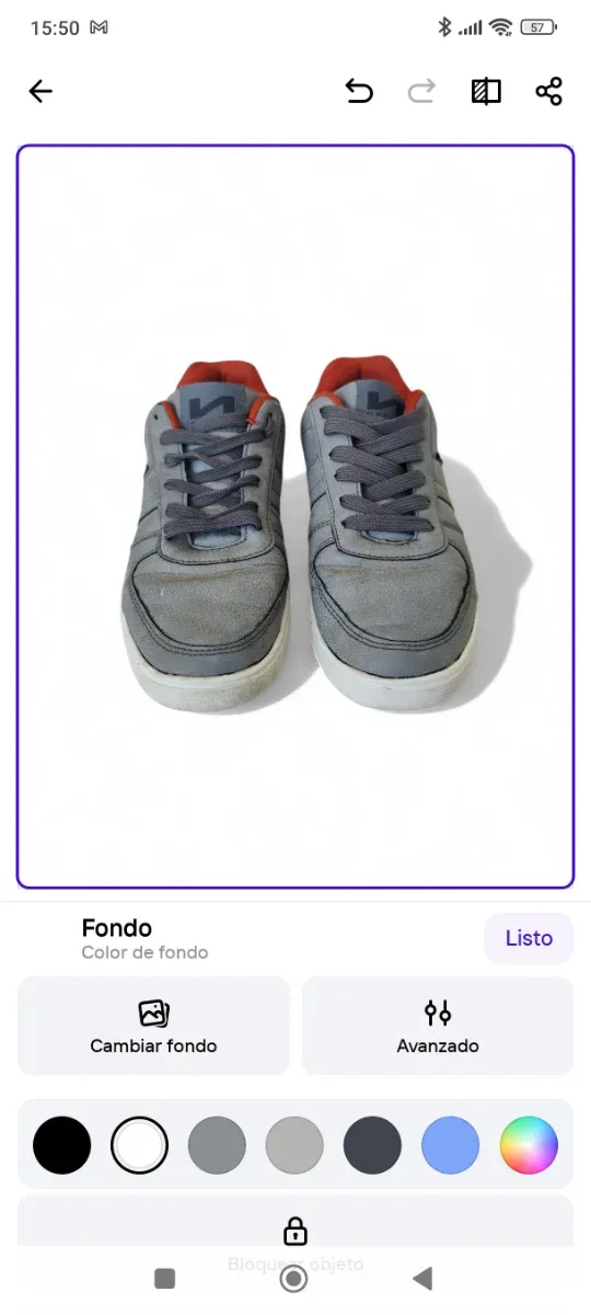 Zapatillas grises y rojas