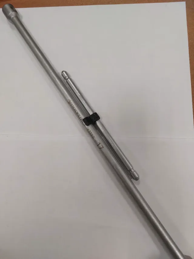 Chiave a T con bussola esagonale snodata