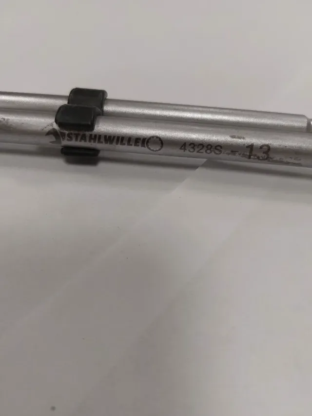 Chiave a T con bussola esagonale snodata