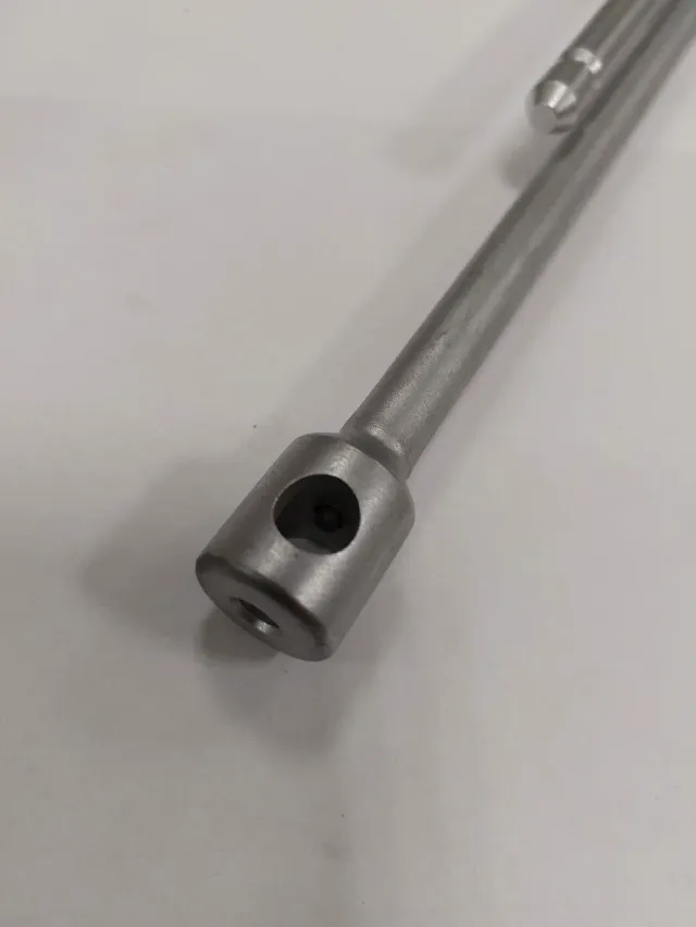 Chiave a T con bussola esagonale snodata