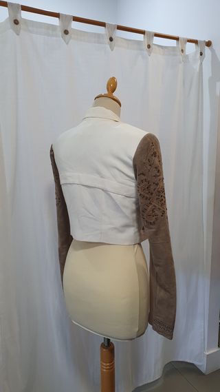 Chaqueta BCBG Max Azria corta blanca