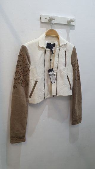 Chaqueta BCBG Max Azria corta blanca