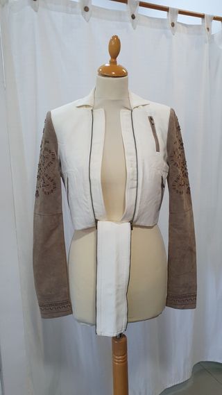 Chaqueta BCBG Max Azria corta blanca