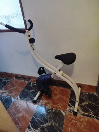 Bicicleta Estática negro y Blanca