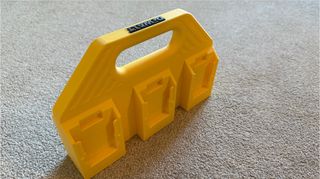 Soporte Porta 6 Baterías DeWALT 18V
