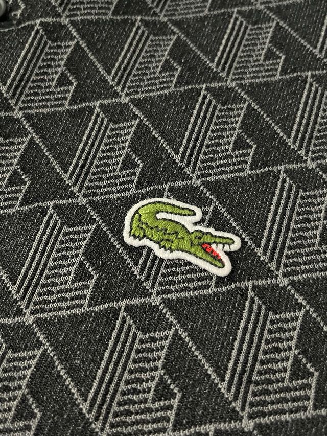 Polo Lacoste Classic Fit Monograma Geométrico