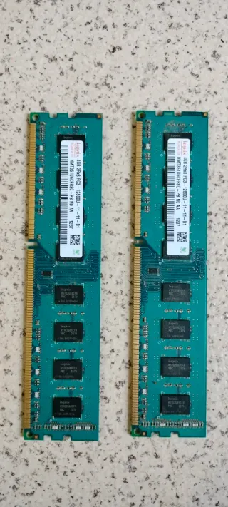 Dos placas memoria RAM Hynix 4GB DDR3 PC3-12800U
