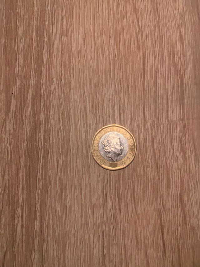 Moneda de 1 libra esterlina escucho ofertas