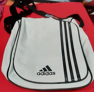 Bolso Cartera Mochila Adidas Blanco y Negro