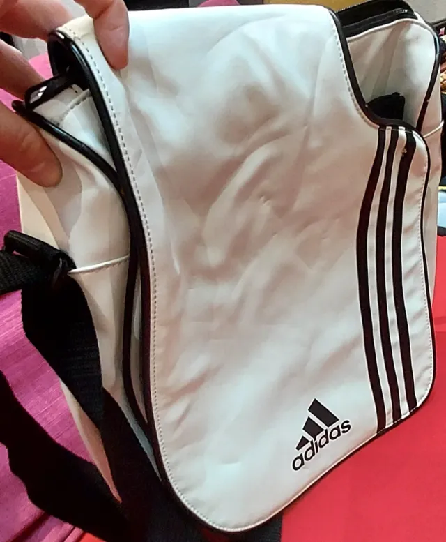 Bolso Cartera Mochila Adidas Blanco y Negro