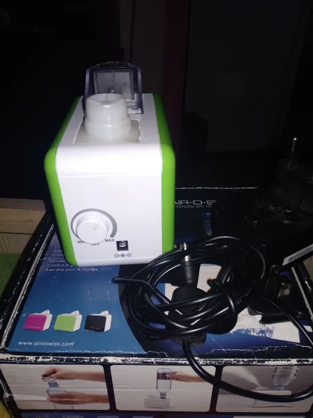 Humidificador Airo Swiss Verde y Blanco