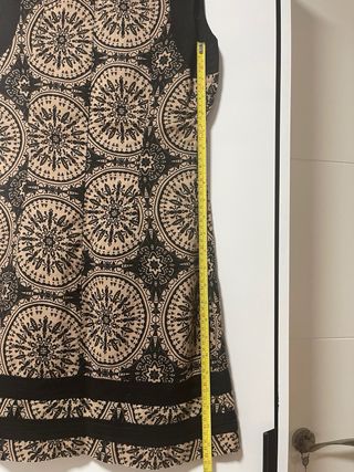 Vestido beige y negro con estampado