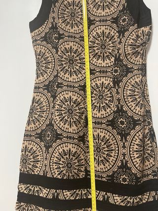 Vestido beige y negro con estampado