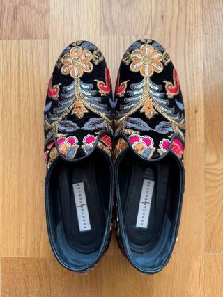 Zapatos Bordados Terciopelo Rebeca Sanver.Talla 40