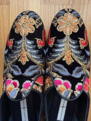 Zapatos Bordados Terciopelo Rebeca Sanver.Talla 40