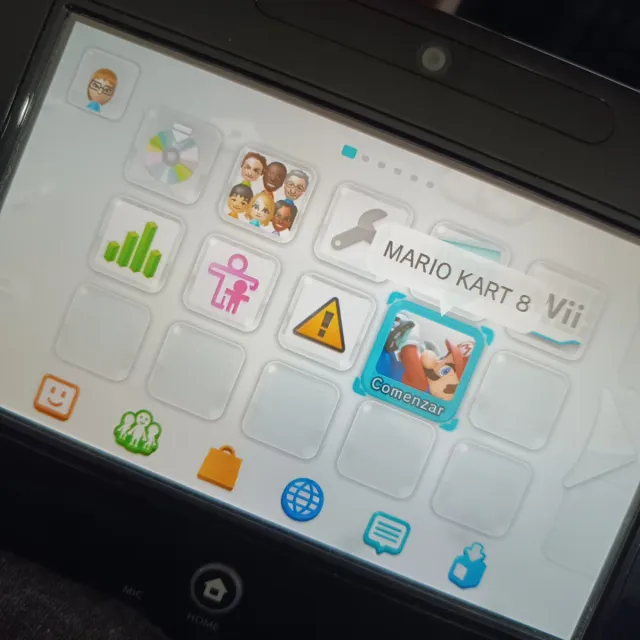 Nintendo Wii U 32GB Mario Kart 8 Pack + controles