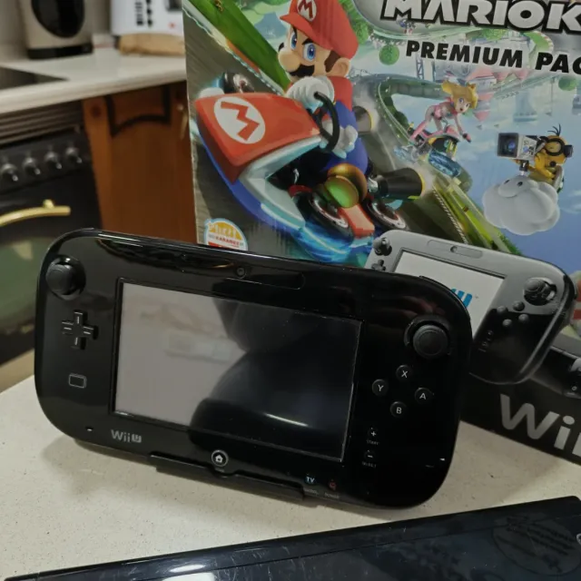 Nintendo Wii U 32GB Mario Kart 8 Pack + controles
