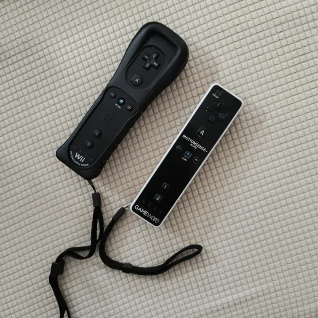 Nintendo Wii U 32GB Mario Kart 8 Pack + controles