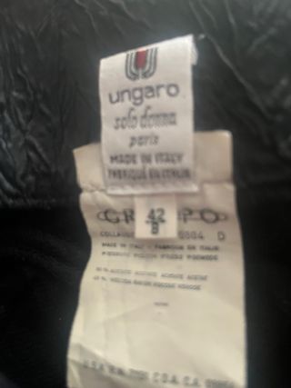 Falda de cóctel negra con textura