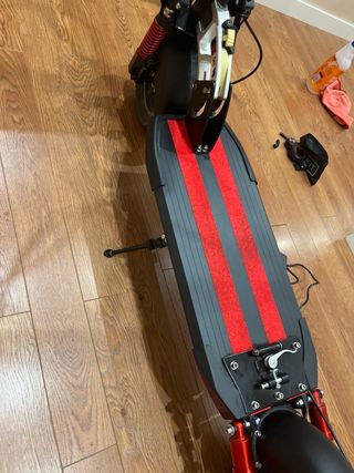 Patinete Eléctrico Negro y Rojo