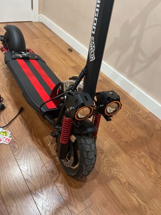 Patinete Eléctrico Negro y Rojo