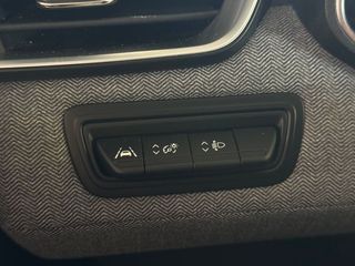 Renault Clio 1.0TCE 91CV TECHNO.- " AÑO 2024 ".- " SOLO 32.450 KM ".- " IMPECABLE ".- " GARANTÍA FABRICANTE RENAULT ".-" MUY EQUIPADO ".-" ETIQUETA VERDE (C) EURO-6EA ".-