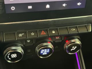 Renault Clio 1.0TCE 91CV TECHNO.- " AÑO 2024 ".- " SOLO 32.450 KM ".- " IMPECABLE ".- " GARANTÍA FABRICANTE RENAULT ".-" MUY EQUIPADO ".-" ETIQUETA VERDE (C) EURO-6EA ".-