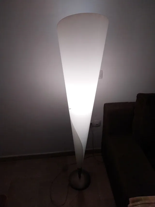 LÁMPARA DE PIE DE SALÓN