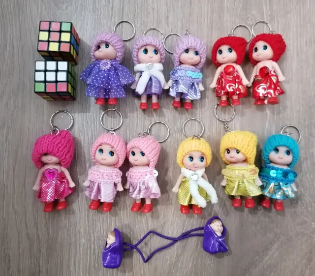 Pack 2 Cubos Rubik + 11 Muñecas Llavero