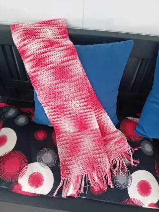 Bufanda tejida roji-blanca (athelic- sevilla)