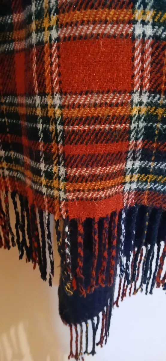 Capa escocesa con capucha