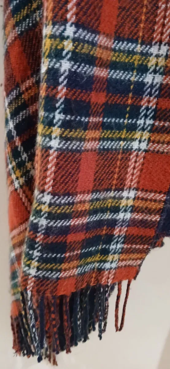 Capa escocesa con capucha