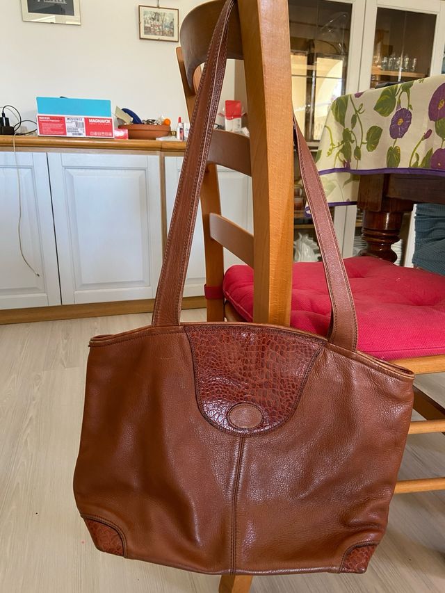 Bolso de piel sintética marrón